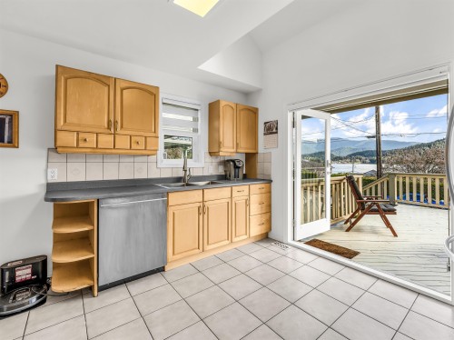 351 Beachview Drive, North Vancouver, BC 