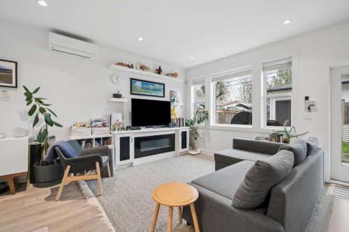 4382 Perry Street, Vancouver, BC 