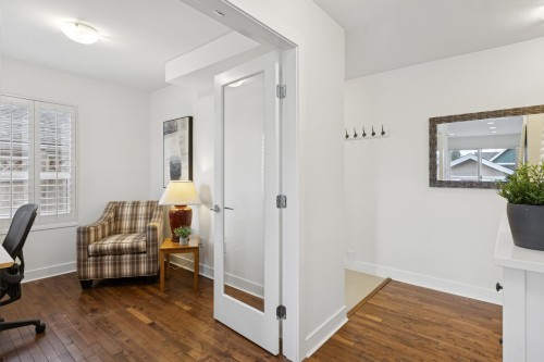 205 18Th Street E, North Vancouver, BC 