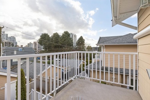 205 18Th Street E, North Vancouver, BC 