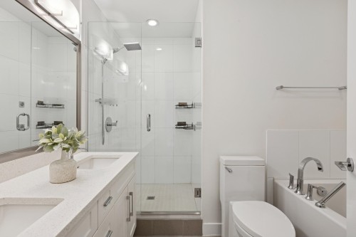 205 18Th Street E, North Vancouver, BC 