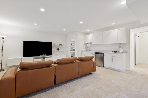 205 18Th Street E, North Vancouver, BC 