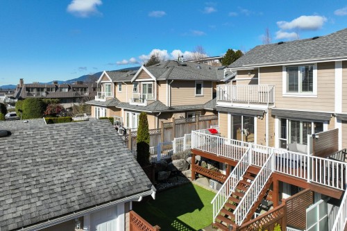 205 18Th Street E, North Vancouver, BC 