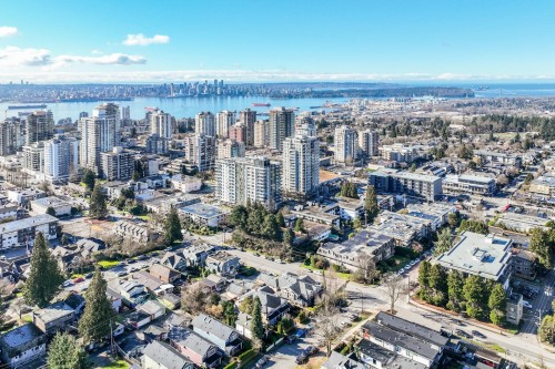 205 18Th Street E, North Vancouver, BC 