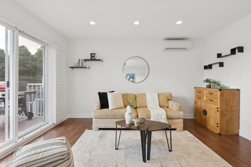 205 18Th Street E, North Vancouver, BC 