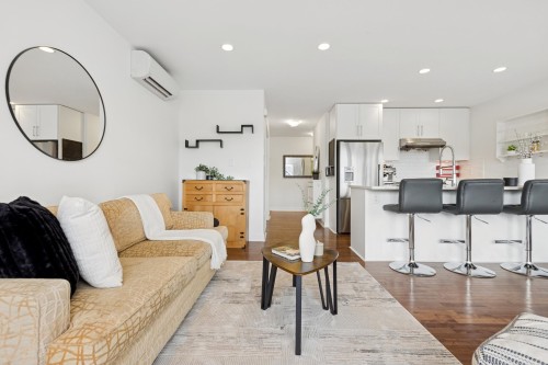 205 18Th Street E, North Vancouver, BC 