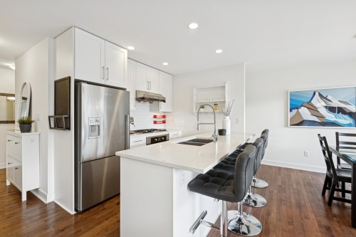 205 18Th Street E, North Vancouver, BC 