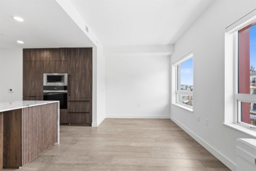 305-3590 39Th Avenue W, Vancouver, BC 