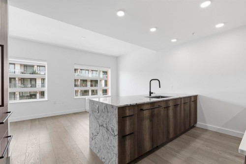 305-3590 39Th Avenue W, Vancouver, BC 