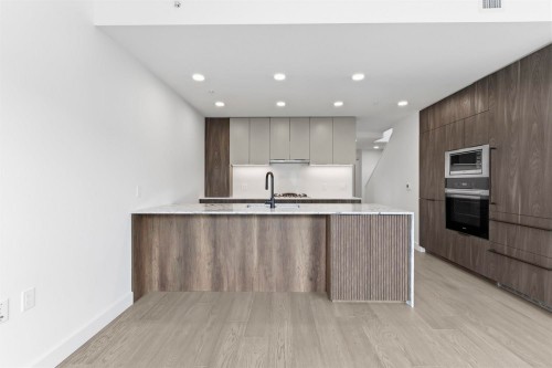 305-3590 39Th Avenue W, Vancouver, BC 