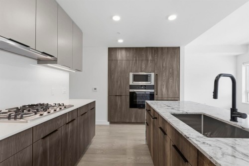 305-3590 39Th Avenue W, Vancouver, BC 