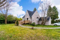 7725 Berkley Street Burnaby, BC V5E 2J8