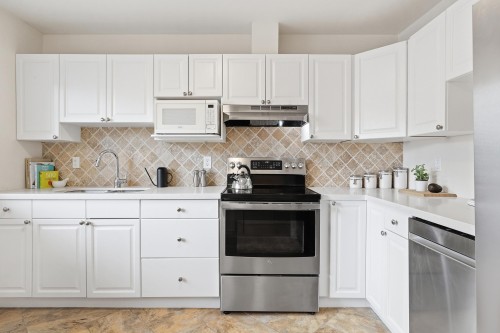 2329 Mountain Highway, North Vancouver, BC 