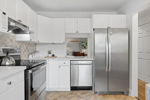 2329 Mountain Highway, North Vancouver, BC 