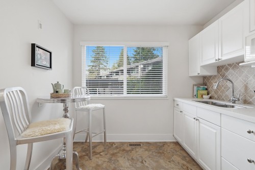 2329 Mountain Highway, North Vancouver, BC 