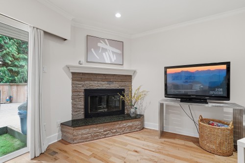 2329 Mountain Highway, North Vancouver, BC 