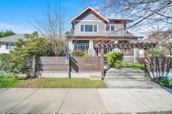 945 20th Avenue E Vancouver, BC V5V 1N7