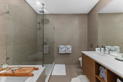 706-6707 Nelson Avenue, West Vancouver, BC 