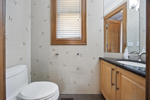 3582 Edgemont Boulevard, North Vancouver, BC 