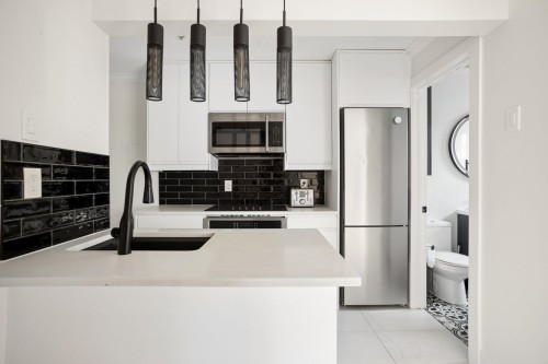 213-1940 Barclay Street  Vancouver, BC V6G 1L3