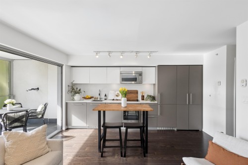 806-999 Seymour Street  Vancouver, BC V6B 0M5