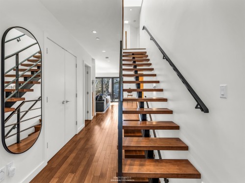 132 22Nd Avenue W, Vancouver, BC 