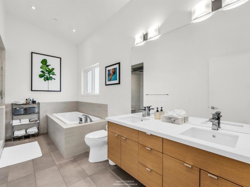 132 22Nd Avenue W, Vancouver, BC 