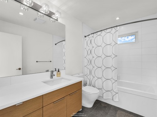 132 22Nd Avenue W, Vancouver, BC 