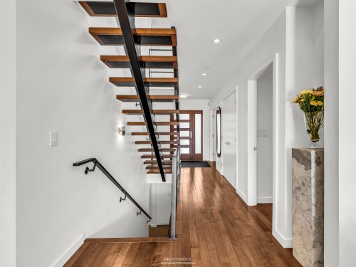 132 22Nd Avenue W, Vancouver, BC 