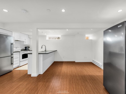 132 22Nd Avenue W, Vancouver, BC 