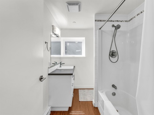 132 22Nd Avenue W, Vancouver, BC 