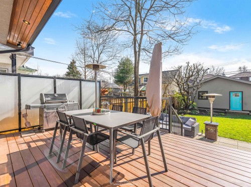 132 22Nd Avenue W, Vancouver, BC 