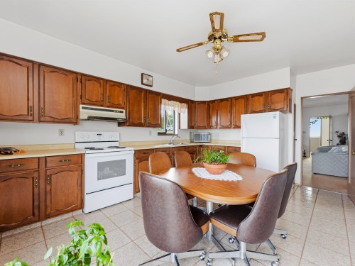 3690 Dundas Street, Vancouver, BC 