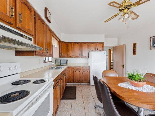 3690 Dundas Street, Vancouver, BC 