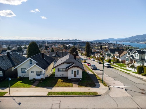 3690 Dundas Street, Vancouver, BC 