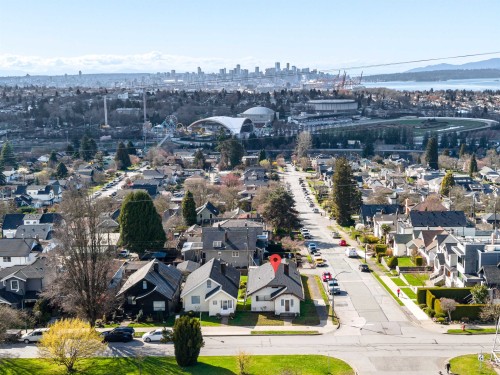 3690 Dundas Street, Vancouver, BC 