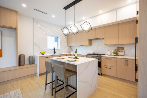 4-7353 12Th Ave, Burnaby, BC 