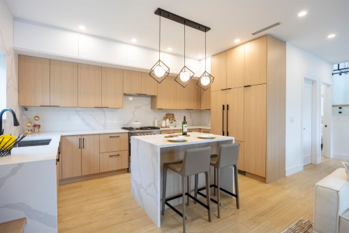 4-7353 12Th Ave, Burnaby, BC 