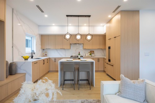 4-7353 12Th Ave, Burnaby, BC 