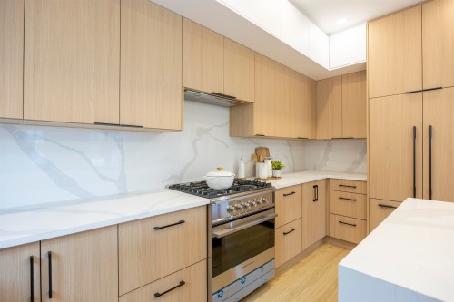 4-7353 12Th Ave, Burnaby, BC 