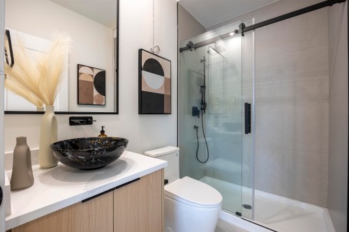 4-7353 12Th Ave, Burnaby, BC 