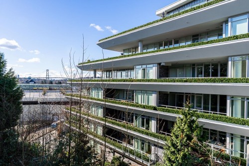 401-768 Arthur Erickson Place, West Vancouver, BC 
