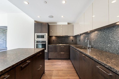 401-768 Arthur Erickson Place, West Vancouver, BC 