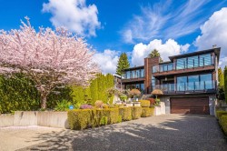 1068 Holdom Avenue Burnaby, BC V5B 3V6