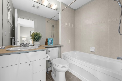 7148 Mont Royal Square, Vancouver, BC 