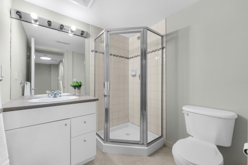 7148 Mont Royal Square, Vancouver, BC 