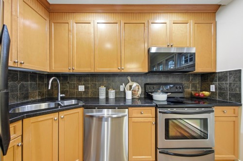 1737 Frances Street, Vancouver, BC 