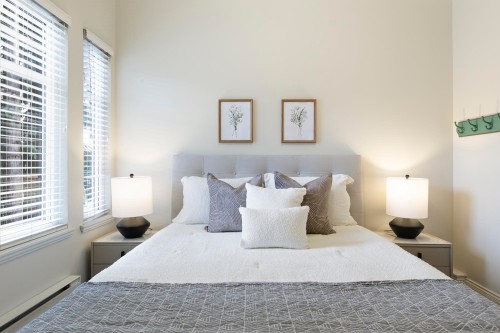 1737 Frances Street, Vancouver, BC 