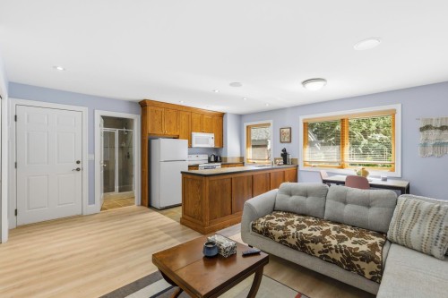 7626 Eureka Avenue, Halfmoon Bay, BC 