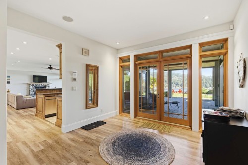 7626 Eureka Avenue, Halfmoon Bay, BC 